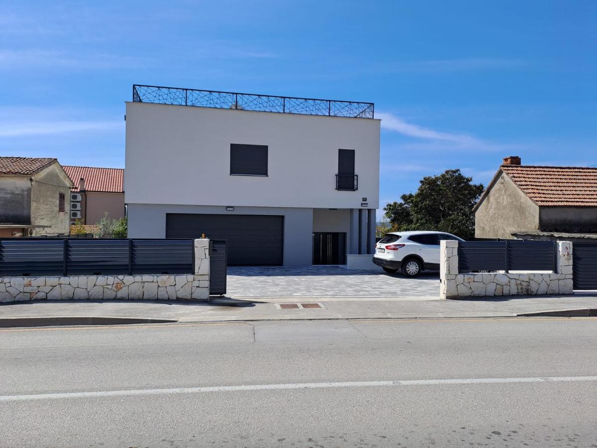 Apartmani Le-Lu Kaštela Exterior foto