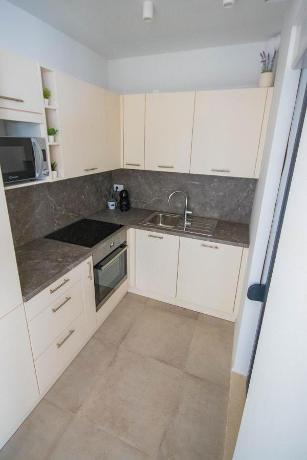 Apartmani Le-Lu Kaštela Exterior foto