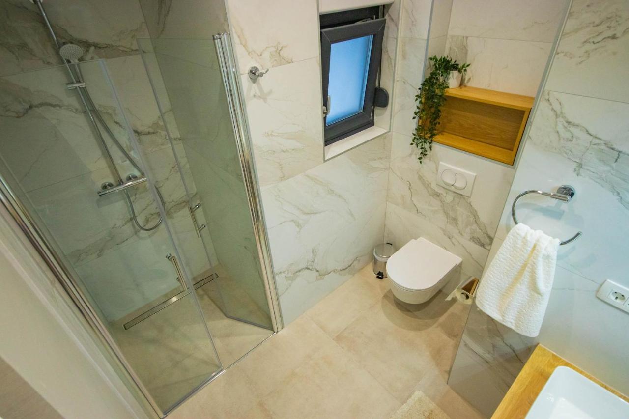 Apartmani Le-Lu Kaštela Exterior foto