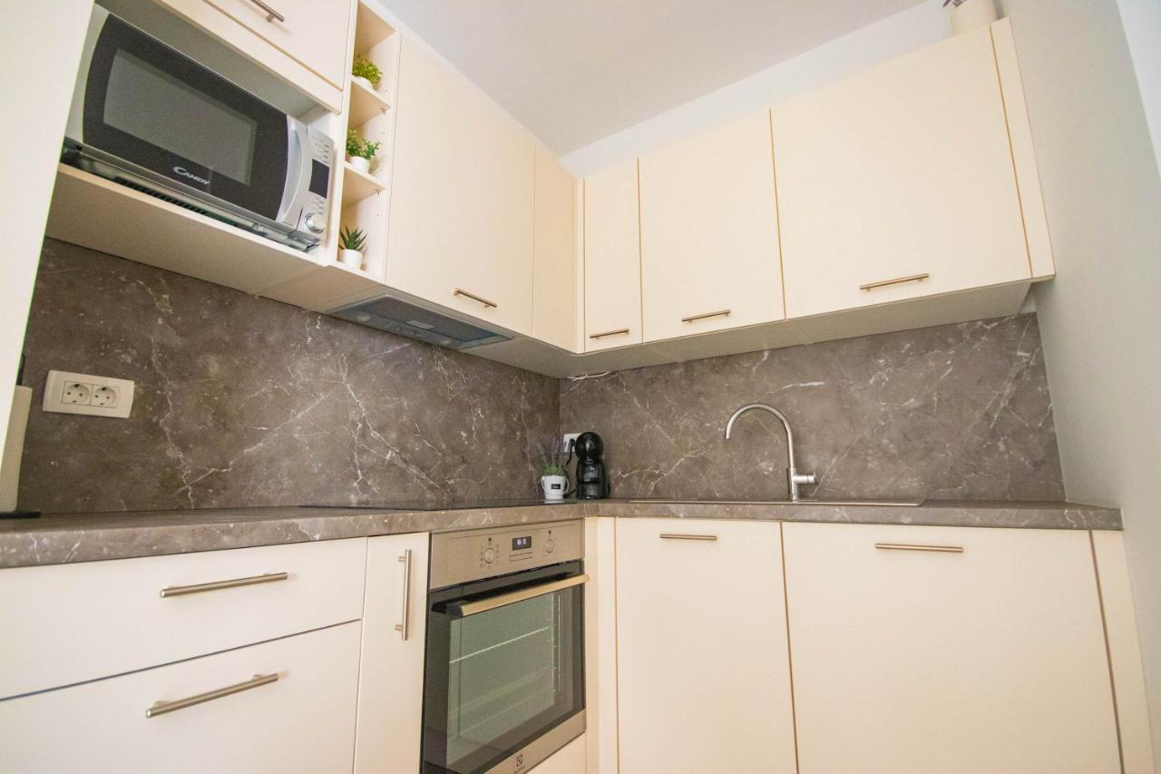 Apartmani Le-Lu Kaštela Exterior foto