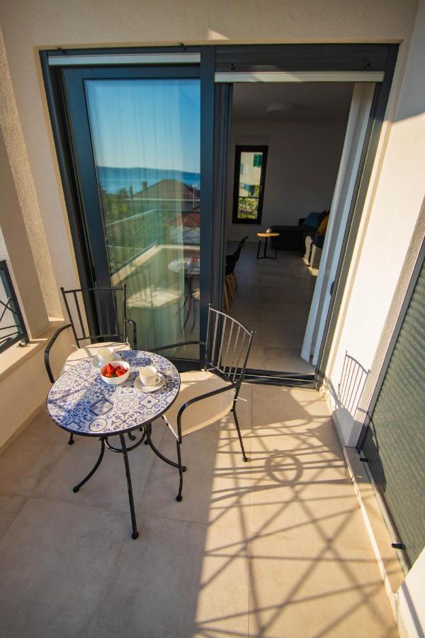 Apartmani Le-Lu Kaštela Exterior foto