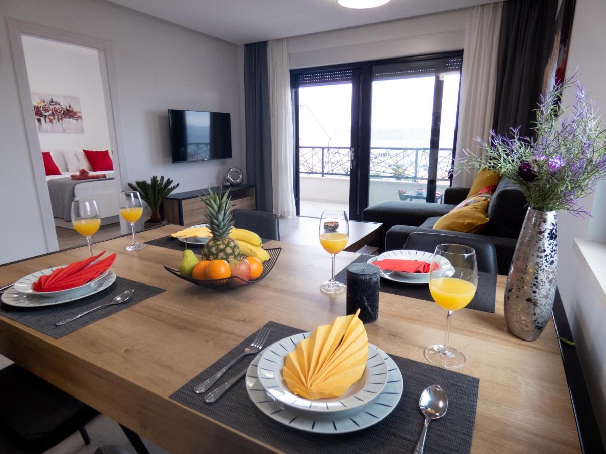 Apartmani Le-Lu Kaštela Exterior foto